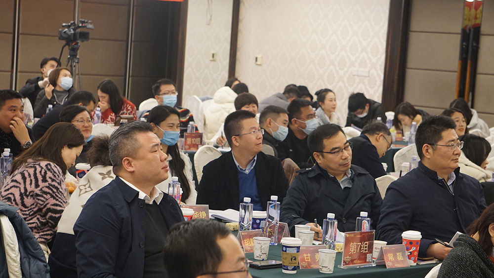 高培商院內訓分享：CEO變革計劃初見成效，高層迅速服從，但情緒反轉早已埋伏筆！